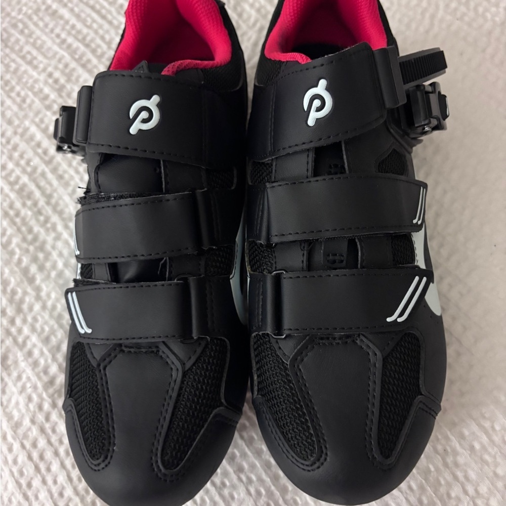 Peloton Cycling Shoes - Black/Red - Size 42 (US Men’s 9 / Women’s 11).   NWOB
